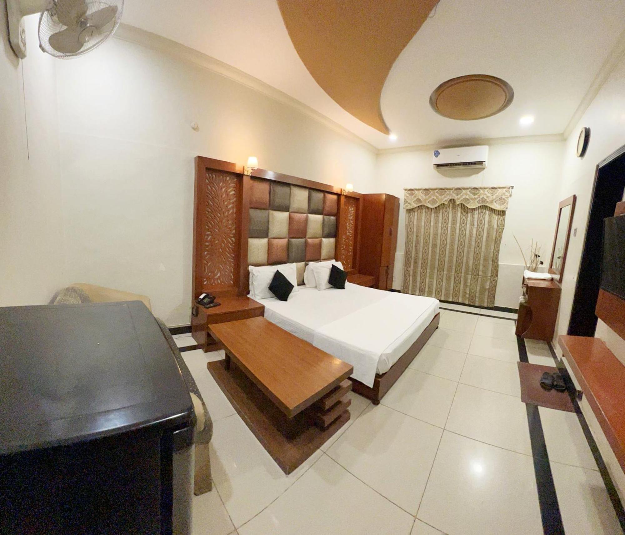 The Grand Hotel Multan Exterior photo