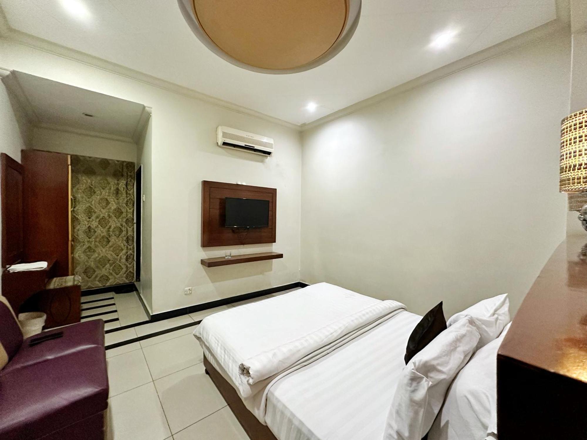 The Grand Hotel Multan Exterior photo